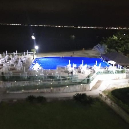 Apartamento Pe Na Areia Frente Para O Mar E Piscina Na Prainha Caraguatatuba Kültér fotó